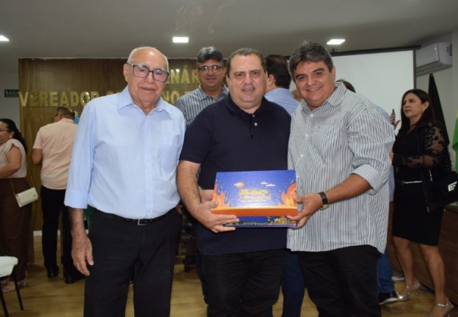 Suplente de vereador Lu�s Carlos toma posse na c�mara de S�o Mamede